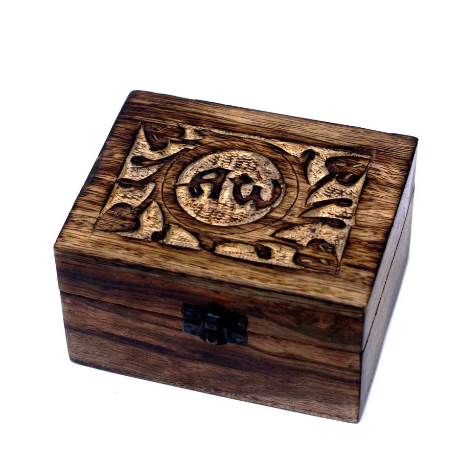 AW Carved Mango Wood Oil Box – 12 Bottles - Essential Oil Storage Box - SIXTH HOUSE