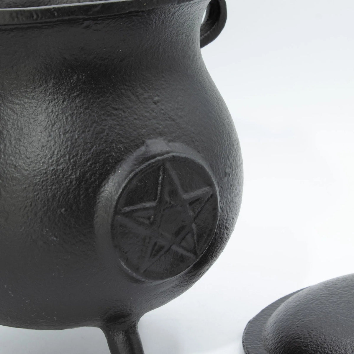 Large Pentagram Cast Iron Cauldron – 23 × 18cm - Cast Iron Cauldron - SIXTH HOUSE
