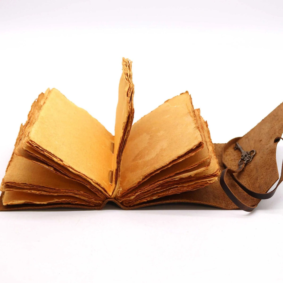Oiled Brown Leather Grimoire with Key — 200 Pages - Leather Notebooks – Vintage Style Journals - SIXTH HOUSE