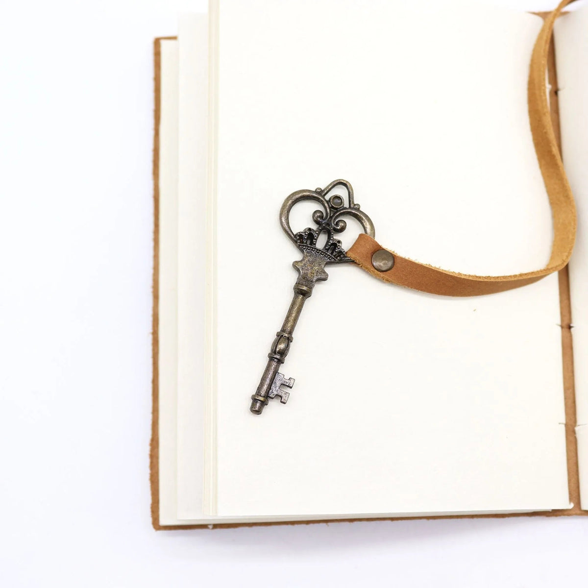 Oiled Tan Leather Grimoire with Key — 200 Pages - Leather Notebooks – Vintage Style Journals - SIXTH HOUSE